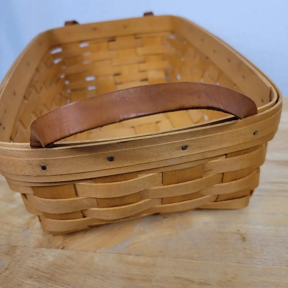 Vintge Longaberger Handwoven Wood Splint Storage Basket Leather Handles 2001 WC6